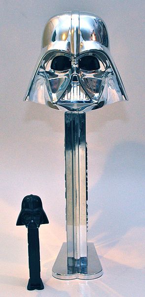 File:GiantDarth-NormalDarth-Comparison.jpg